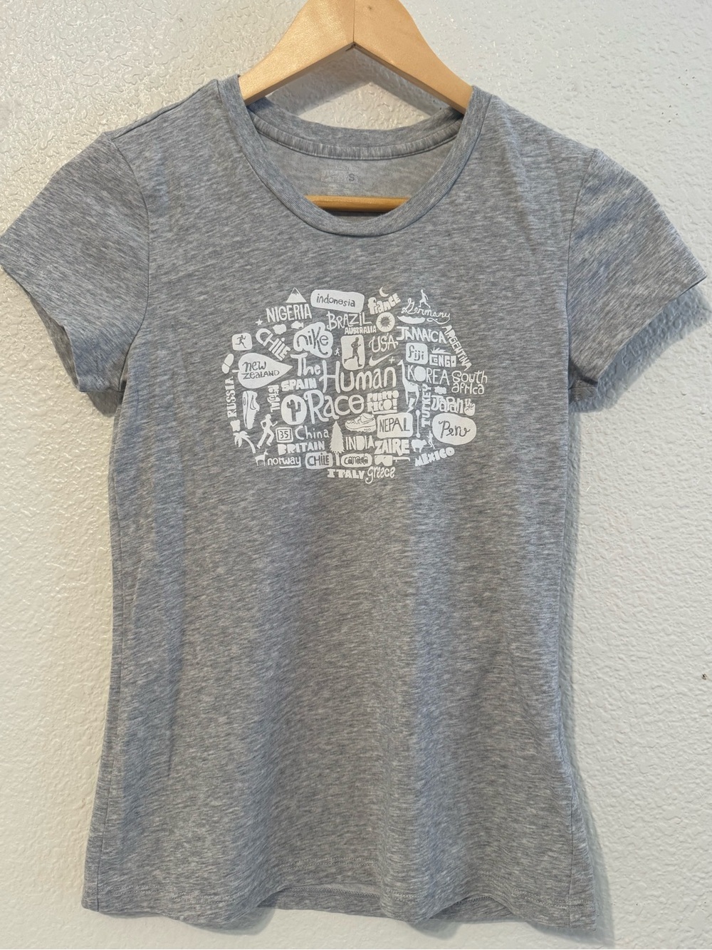 Nike Heather Gray Short Sleeve‎ Tee with White Graphic